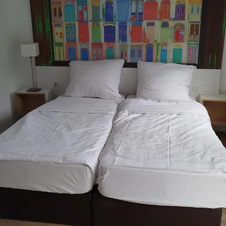 Mobil House Auf Tierschutz Landhof Inmitten Der Bei Luebeck *