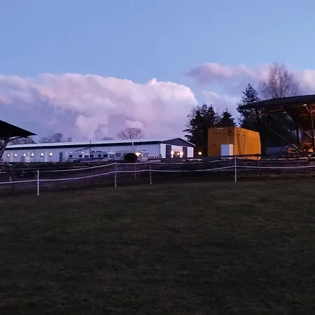 Mobil House Auf Tierschutz Landhof Inmitten Der Bei Luebeck Appartement